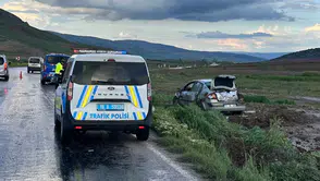Kaygan Yolda Kontrolden Çıkan Otomobil Takla Attı
