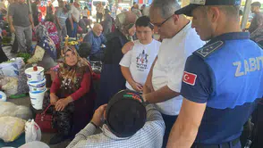 Ünlü, Pazarda Talepleri Dinledi