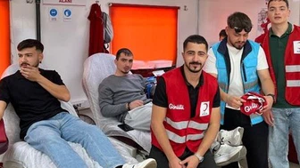 Aydın’da gönüllü öğrencilerden kan bağışı