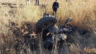 Gaziantep’te devrilen traktörün sürücüsü hayatını kaybetti