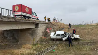 Otomobil Köprüden Düştü, Sürücü Yaralandı