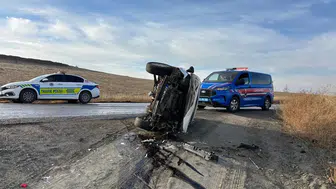 Otomobil Devrildi, 2 Kişi Yaralandı