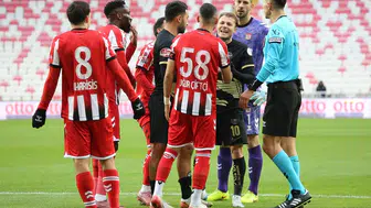 Kartlar Cepte Kaldı!