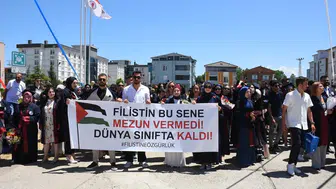 OMÜ İletişim Fakültesi mezuniyet töreninde öğrenciler Filistin'e destek pankartı açtı