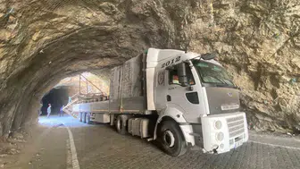 Rize'de hafif ticari araçla otomobil çarpıştı, 1 kişi öldü, 5 kişi yaralandı