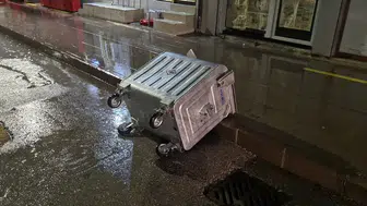 Fırtına Çatıları Söktü, Yolları Kapattı