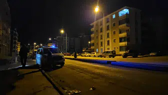 Sokaktan Ateşlendi Balkon Camına Saplandı