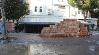 Buhara Camii Önündeki Su Birikintileri Ulaşımı Olumsuz Etkiliyor