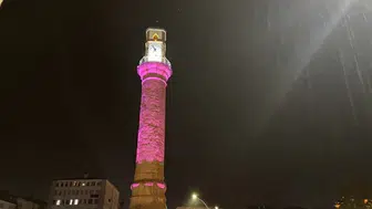 Saat Kulesi Farkındalık İçin Pembeye Büründü