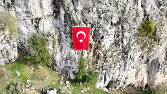 Dev Türk Bayrağını Dağda Böyle Dalgalandırdılar