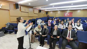 Stresli Mesaiye Türkülerle Mola