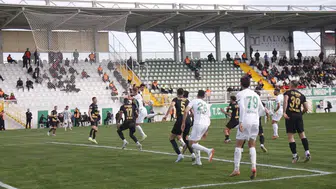 Serik Önünde Sahayı Rakibine Dar Eden Oyun