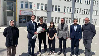 Bektaş, Lise Öğrencileriyle Bir Araya Geldi