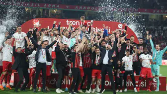 İşte Çorum FK’nin Kupayı Kaldırdığı Anlar