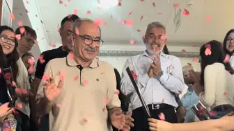Emekli Olan Okul Müdürüne Güllerle Veda