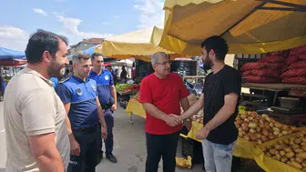 Pazar Yerinde Vatandaşı Dinledi