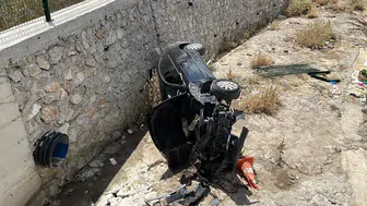 Otomobil Dereye Uçtu