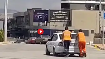Yolda Kalan Sürücünün Yardımına Belediye Personeli Koştu