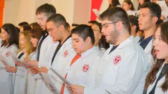 HİTÜ’de Beyaz Önlüklerini Giyen Öğrenciler Hekimlik Andını Okudu