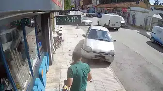 Otomobilin Altında Kalmaktan Böyle Kurtuldu