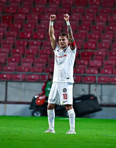 İlk 11’de İki Zorunlu Değişiklik