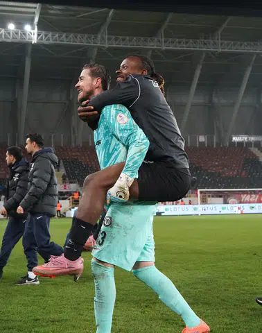 Bu Kez de Sehic’in Sırtına Çıktı!