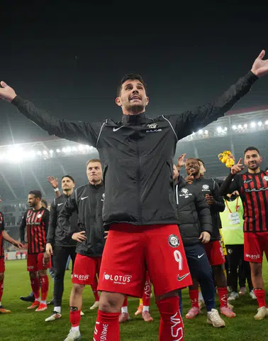 Galibiyet Üçlüsü Aleksiç’ten