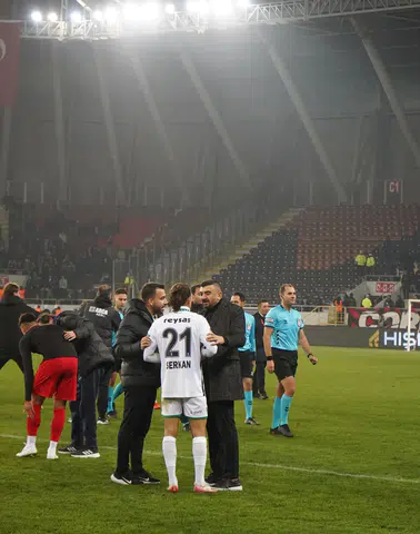 Serkan Yavuz Hasret Giderdi