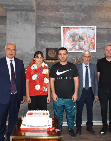 Özdenur, Gözünü Dünya Şampiyonluğuna Dikti