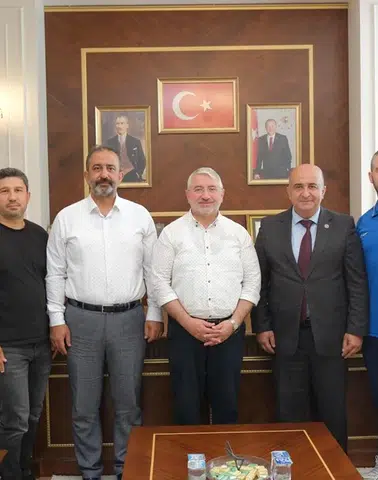 Karate Federasyonu Başkanı Taşdemir, Belediyeyi Ziyaret Etti