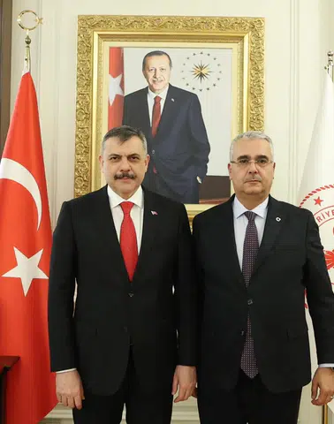 Bakanı Final Maçına Davet Etti