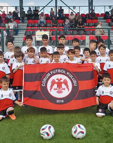 Yaz Futbol Okulunda İlk Grup Sahaya İndi