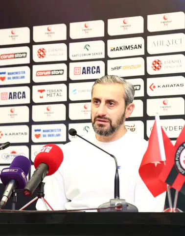 Serkan Özbalta İmzaladı