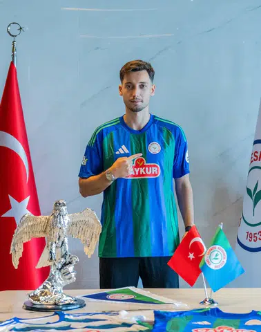 Hedefteki İki İsmi Rakip Kaptı