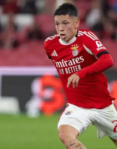 Rakiplerin Transfer Dönemi Hareketli Geçiyor