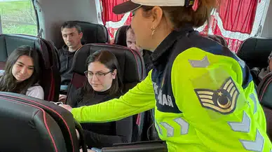 Bolu'da jandarma ekipleri, sürücülerin bayramını kutladı