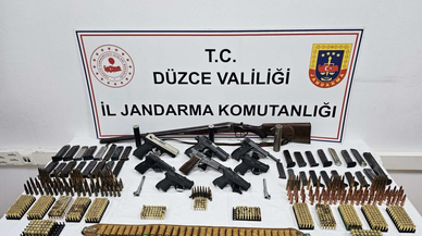 Düzce'de arı kovanlarına gizlenmiş kaçak silahlar ele geçirildi