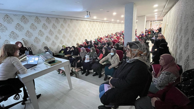 Espiye'de "Aile" temalı konferans düzenlendi