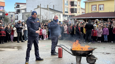 Gerze ve Saraydüzü'nde öğrencilere yangına müdahale eğitimi verildi