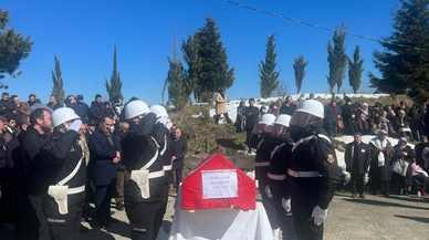 Görev başında kalp krizinden ölen polisin cenazesi Trabzon'da defnedildi