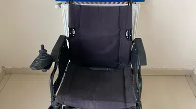 Gümüşhane'de engellinin evinin önünden akülü tekerlekli sandalyeyi çalan kişi yakalandı