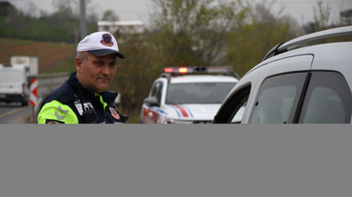 İki metropol arasında bulunan Düzce'de otoyol jandarması bayram mesaisinde