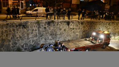 Ordu'da dere yatağına devrilen otomobildeki 2 kişi yaralandı