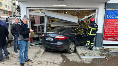 Ordu'da otomobilin markete girdiği kazada 3 kişi yaralandı
