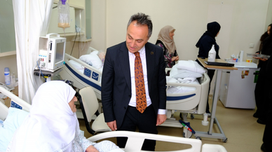 TOGÜ Rektörü Prof. Dr. Yılmaz, hastaları ziyaret etti