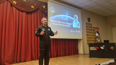 Türkiye'nin ilk astronotu Alper Gezeravcı, Trabzon'da öğrencilerle buluştu