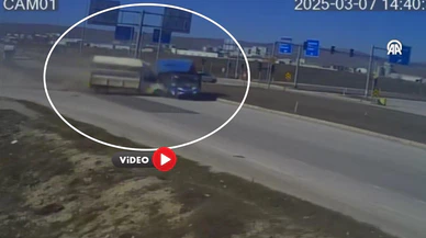 Çorum’daki Ölüm Kavşağı’nda Araçlar Birbirine Girdi, O Anlar Saniye Saniye Kamerada