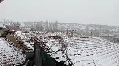 Mart, Yine Kapıdan Baktırıyor