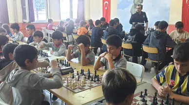 Ortaköy'de Minik Satranççılar, Çanakkale Şehitleri Anısına Yarıştı