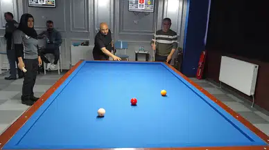23 Nisan Coşkusu Bilardo Masasında
